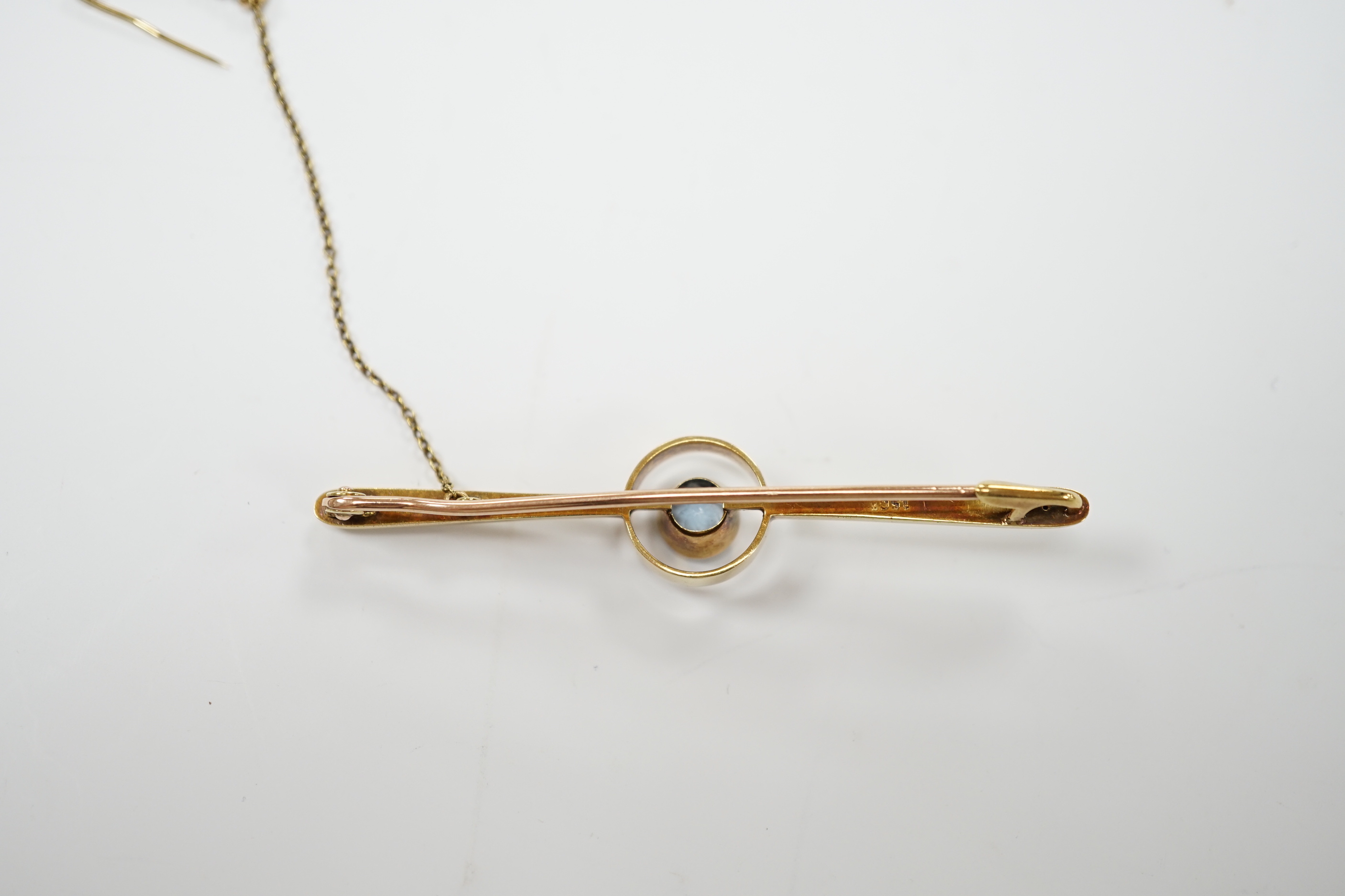 An Edwardian 15ct and single stone blue topaz set bar brooch, 60mm, gross weight 4.1 grams.